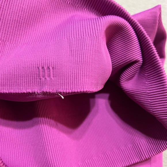 Lululemon Zone In Tight
Raspberry size 8 but don’t have the size tag. Runs small - Picture 4 of 7